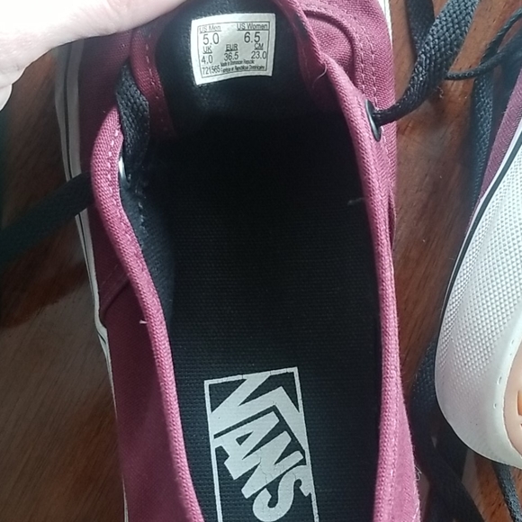 Vans - Picture 3 of 3